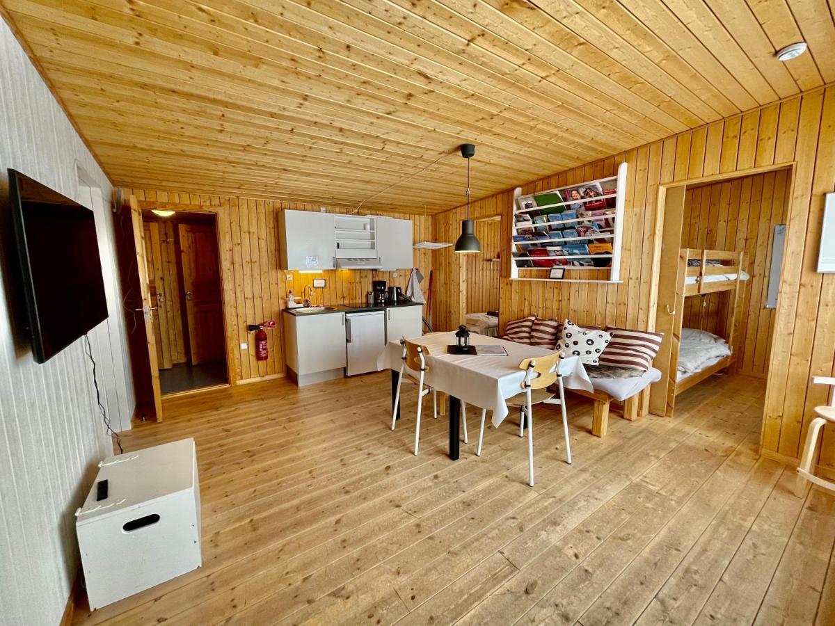 Inuk Hostels Нуук Екстериор снимка
