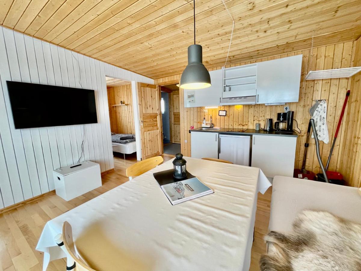 Inuk Hostels Нуук Екстериор снимка