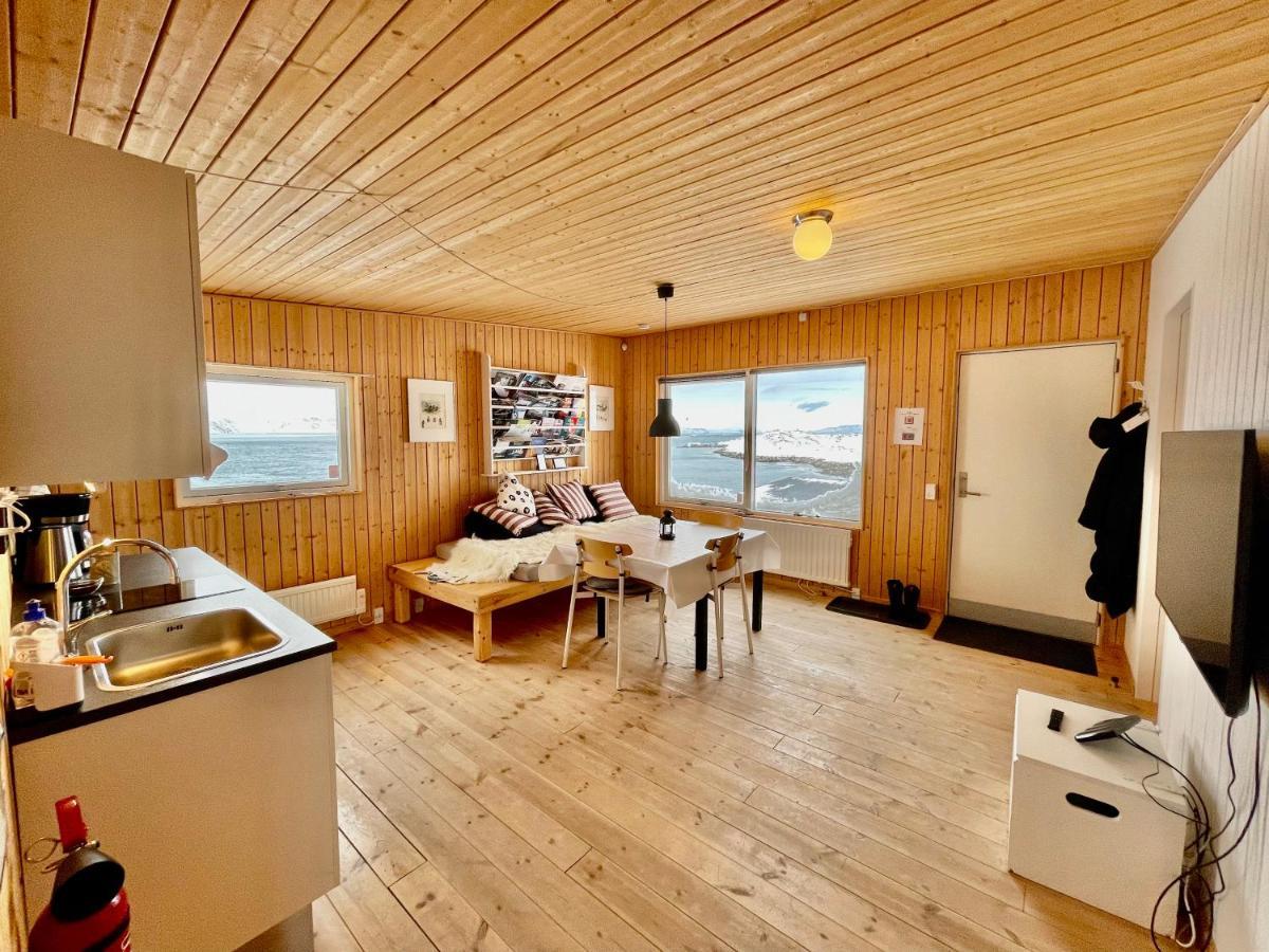 Inuk Hostels Нуук Екстериор снимка