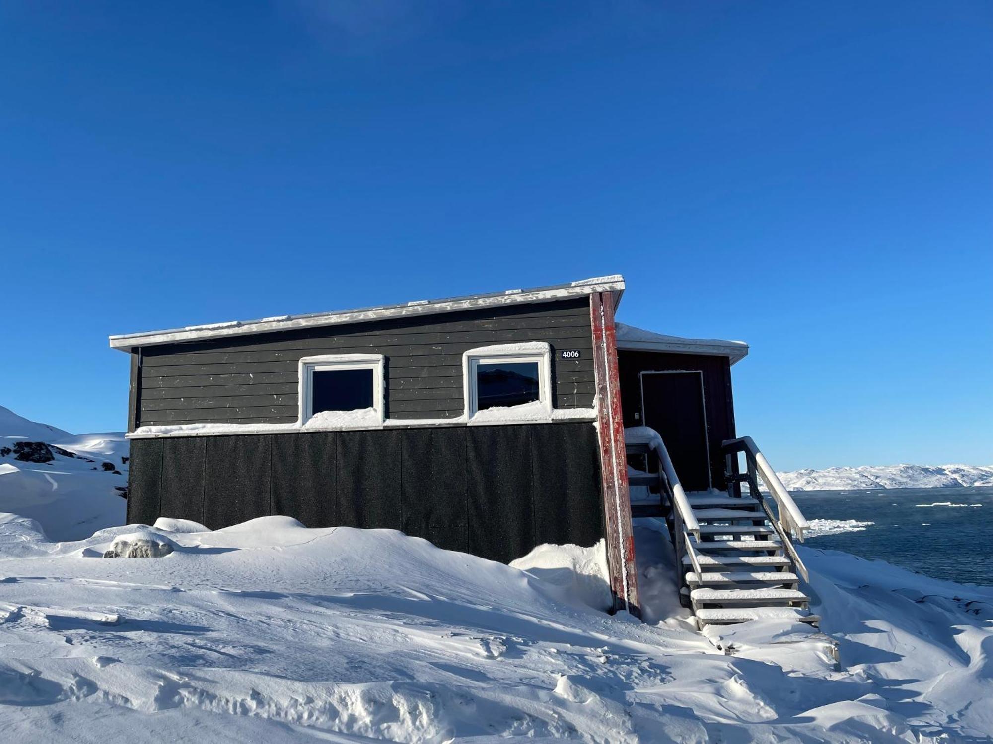 Inuk Hostels Нуук Екстериор снимка